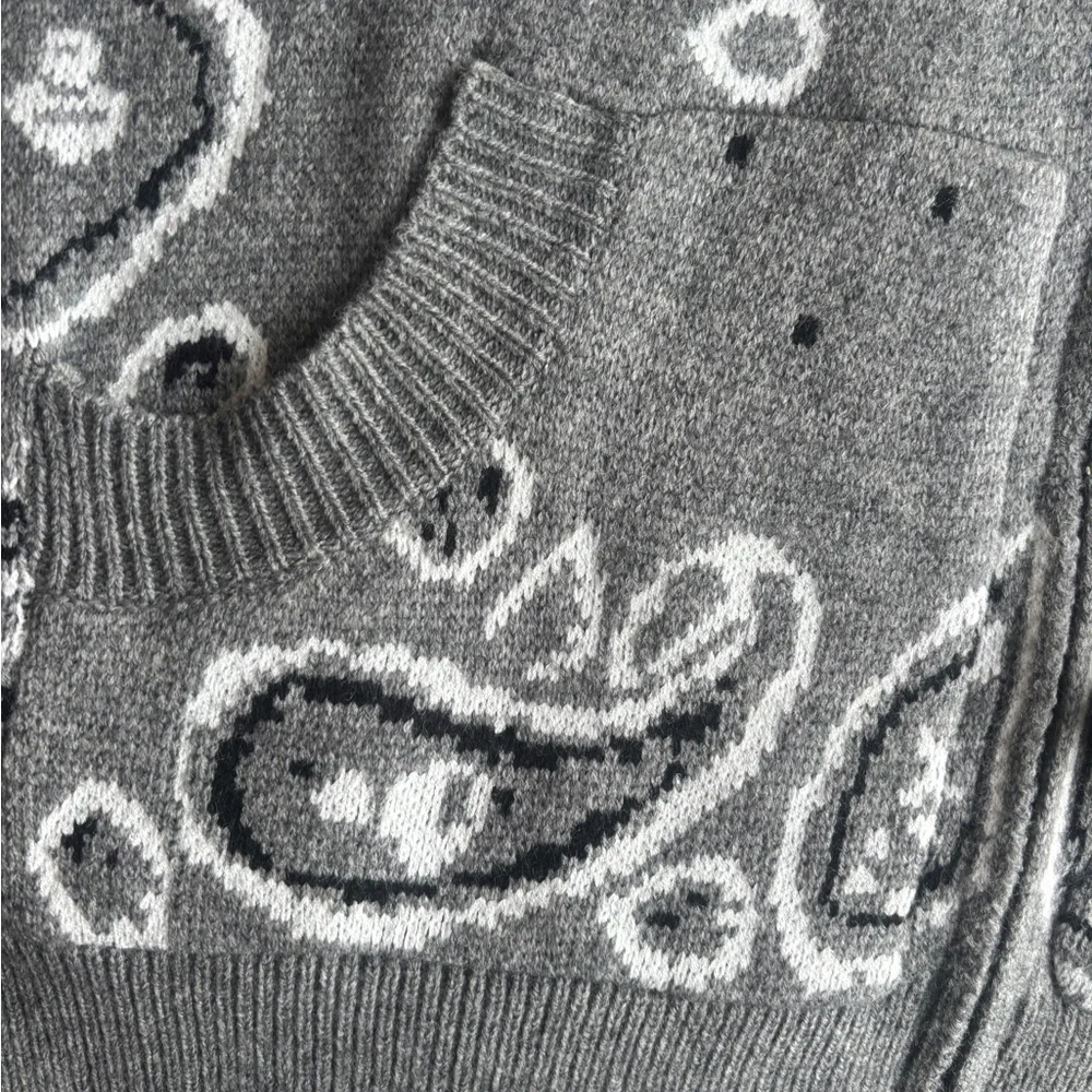 NWOT Gray Bandana Zip-Up Sweater Size Medium - Picture 3 of 10